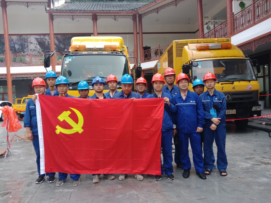 圖片說明:黨員先鋒隊(duì)參與保電工作